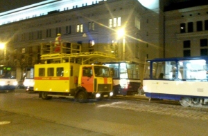 В центре Риги остановились трамваи и троллейбусы (ФОТО)