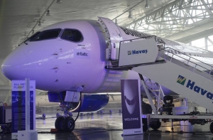 В Рижском аэропорту приземлился новый канадский самолет (ФОТО,ВИДЕО)