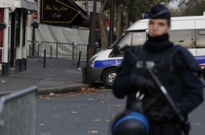 Очевидцы: среди террористов в Париже была женщина