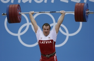Штангист Плесниекс установил новый рекорд Латвии