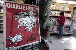 Пикеты против Charlie Hebdo прошли у французского консульства в Петербурге