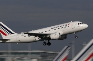 Летевший из Парижа в США самолет Air France сделал петлю и вернулся в аэропорт
