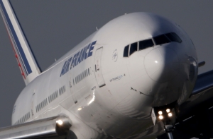 Boeing 777 компании Air France совершил вынужденную посадку в Пулково