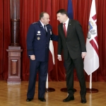 Генералу НАТО вручена высшая награда Латвии (ФОТО)