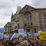 В забастовке примет участие более 140 учебных заведений Риги (СПИСОК)