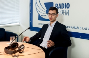 Юрист: нужны очень веские основания для запрета рекламы на русском (АУДИО)