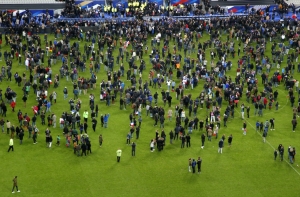 Очевидец взрывов у «Стад де Франс»: целью террористов был президент Франции (АУДИО)