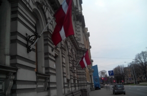 Опрос: латыши больше всех довольны жизнью в Латвии