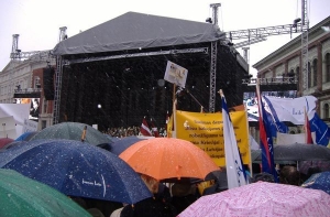 3 ноября в  истории Латвии: революция зонтиков-2