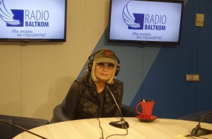 Лайма Вайкуле подарила приюту для животных машину дров