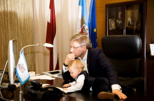 Мэр Риги опубликовал фото своего «помощника» (ФОТО)