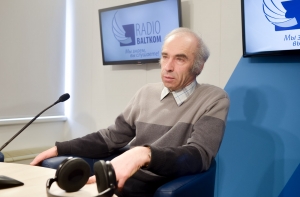 Профессор: почти половина латвийцев покидает страну повторно