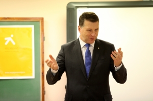 Президент Латвии показал свой детский снимок (ФОТО)