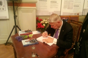 Затлерс презентовал книгу мемуаров на русском «Вот кто я!» (ФОТО,ВИДЕО)