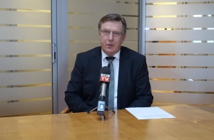 Кандидат в премьеры: не перестану говорить по-русски! (ВИДЕО)