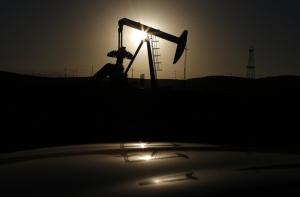 Цена на нефть упала ниже 30 долларов за баррель