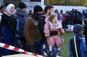 Проблему с беженцами предложили решать за счет налога на бензин