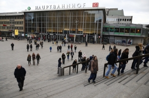 В Кельне мигранты массово домогались женщин в новогоднюю ночь (ВИДЕО)
