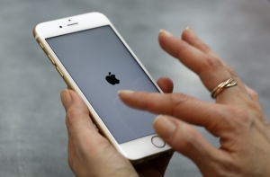 Apple выпустит беспроводную зарядку для айфонов