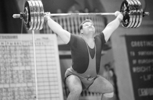 Скончался легендарный тяжелоатлет Леонид Жаботинский