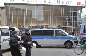 В Кельне установлены личности более 30 напавших на женщин