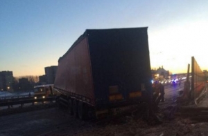 ДТП на Южном мосту: водитель фуры был сильно пьян (ФОТО,ВИДЕО)