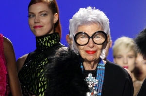 94-летняя «икона стиля» создала коллекцию «умных» браслетов
