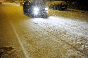 На скользких дорогах Латвии сегодня произошло уже более 30 ДТП