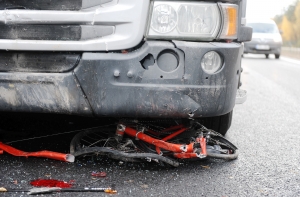 ДТП под Елгавой: машина столкнулась с фурой, один человек погиб