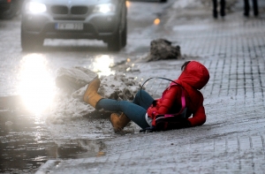 Мэр Ливаны получил сотрясение мозга на скользких улицах Риги