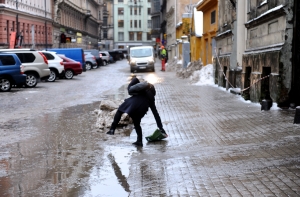 Эксперт: лед на рижских улицах - катастрофа временная