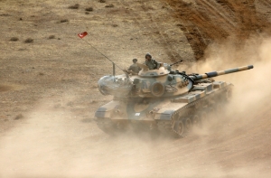 Армия Турции ведет бой с курдскими повстанцами в Диярбакыре
