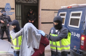 Полиция Испании арестовала семь подозреваемых в связях с ИГИЛ