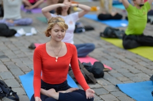 Госинспекция: йога на работе помогает избежать стресса