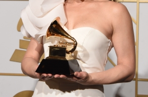 В Лос-Анджелесе вручили премии Grammy (ФОТО)