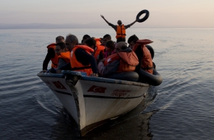 НАТО будет на море бороться с перевозчиками мигрантов