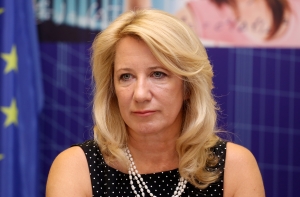 СМИ: глава Агентства образования выписала себе премий на 7 тысяч евро