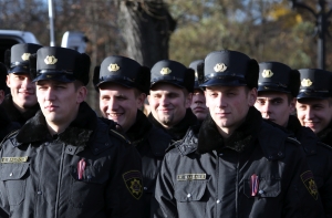 Латвийскую молодежь зазывают в армию