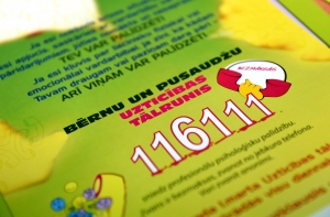 Психолог: дети шантажируют родителей звонками на телефон доверия