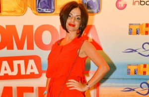 Певица Юлия Волкова в Риге сделала новую татуировку (ФОТО)