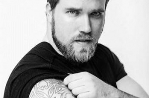 Молодой актер стал первой моделью plus-size