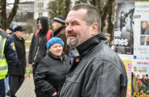 Участник шествия 16 марта пришел со значком Третьего рейха (ФОТО, ВИДЕО)