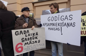 В Риге прошел пикет «против обрушения домов» (ФОТО, ВИДЕО)