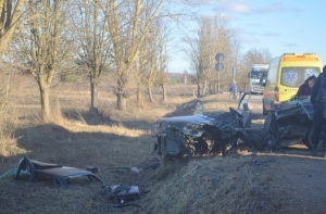 Тяжелое ДТП в Огре: водителя зажало в автомобиле (ФОТО)