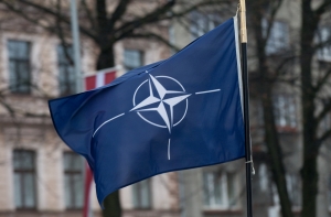 США рекомендовали задуматься о выходе из НАТО