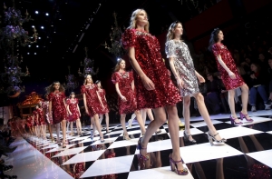 Неделя моды в Милане: от принцесс Dolce&Gabbana до цветочного луга Armani (ФОТО)