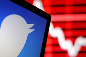 СМИ: Twitter позволит вклеивать стикеры на фото