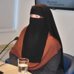 Латвийская мусульманка: иногда чувствую себя мебелью среди людей (ВИДЕО)