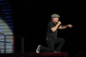 Вокалисту AC/DC грозит полная потеря слуха