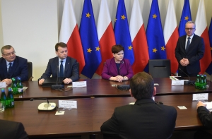 FT: польские власти просят западные PR-компании спасти репутацию страны